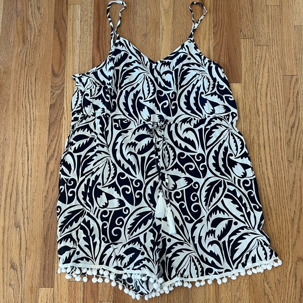 Navy and White Leaf Pattern Romper - Picture 2 of 4